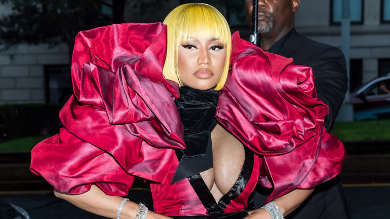 Nicki Minaj odwołuje trzecie show, fani ponownie krzyczą „Cardi B”